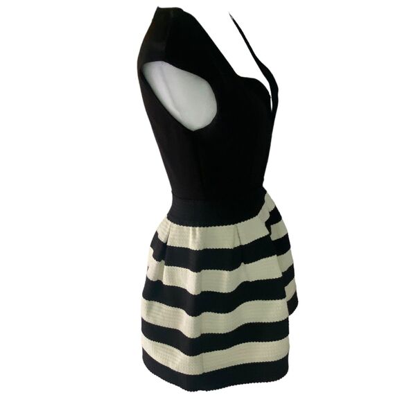 A'gaci Black and White Striped Fit and Flare Pleated  Mini skirt Dress Large - Picture 4 of 13